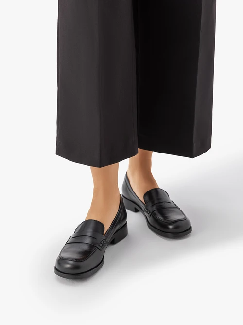 Czarne skórzane mokasyny