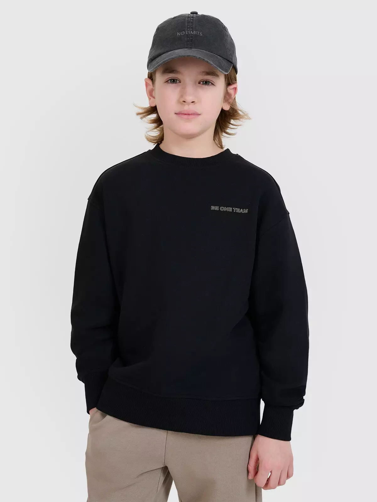 4F Bluza dresowa nierozpinana bez kaptura chłopięca - czarna 152 (11-12 lat)