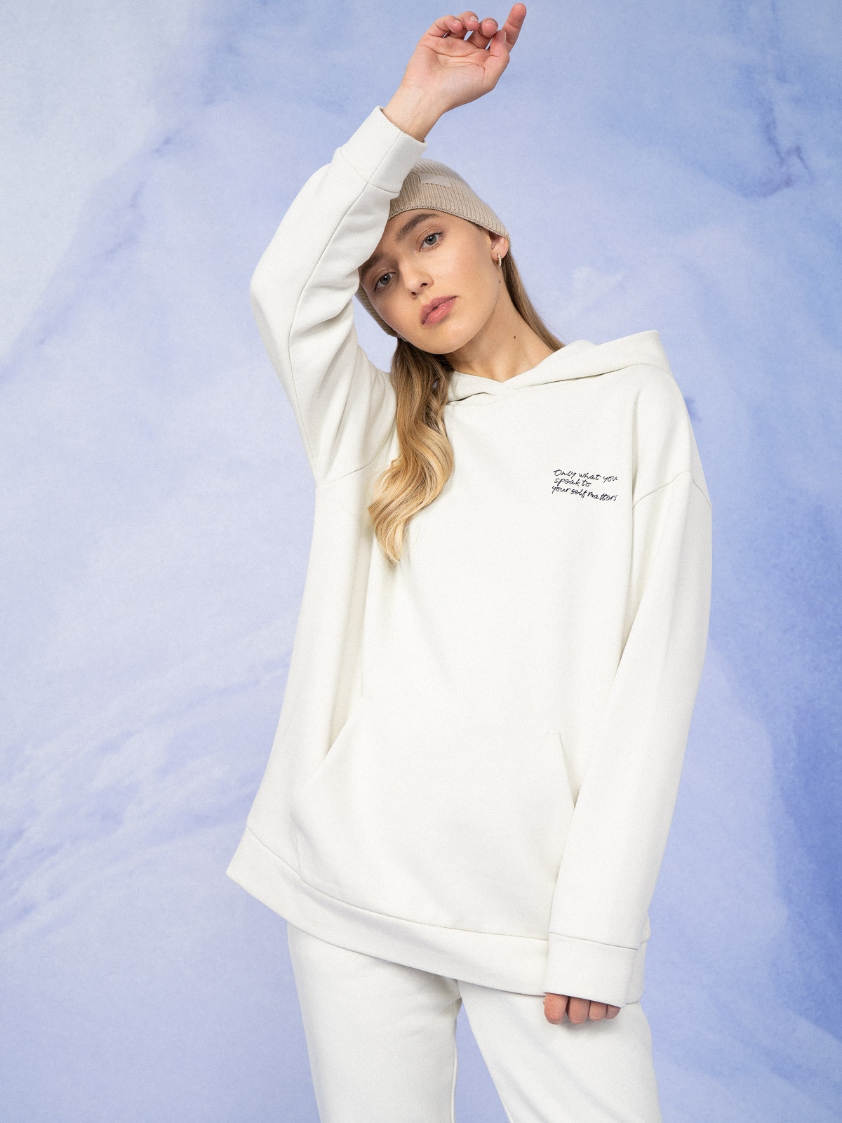 Bluza oversize nierozpinana z kapturem damska Outhorn - złamana biel