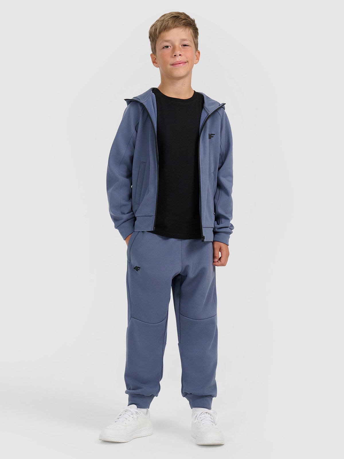 4F Spodnie dresowe joggery chłopięce - granatowe 134 (8-9 lat)