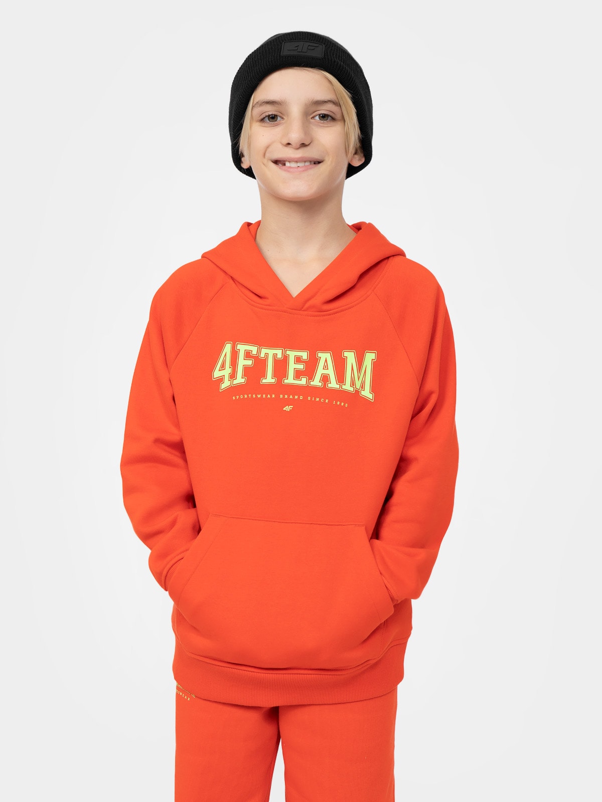 Bluza dresowa nierozpinana z kapturem chłopięca