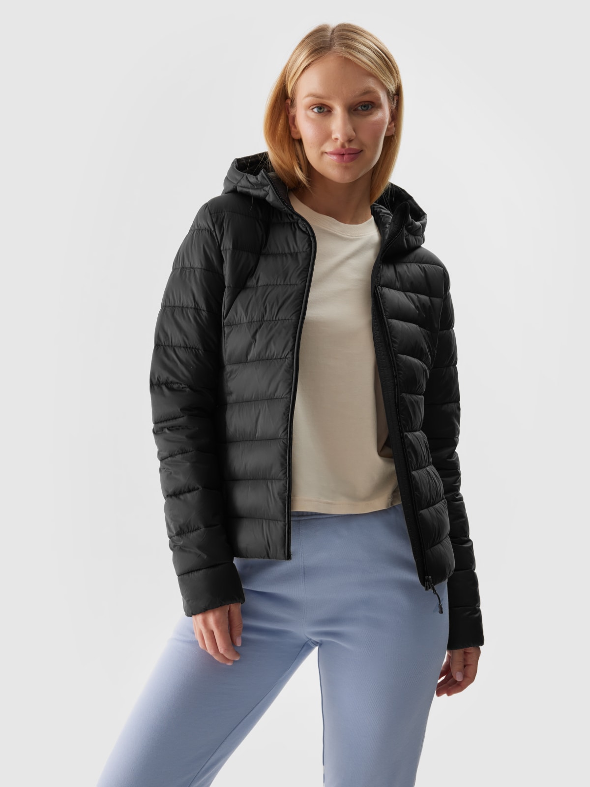 Kurtka puchowa z wypełnieniem z recyklingu damska - czarna