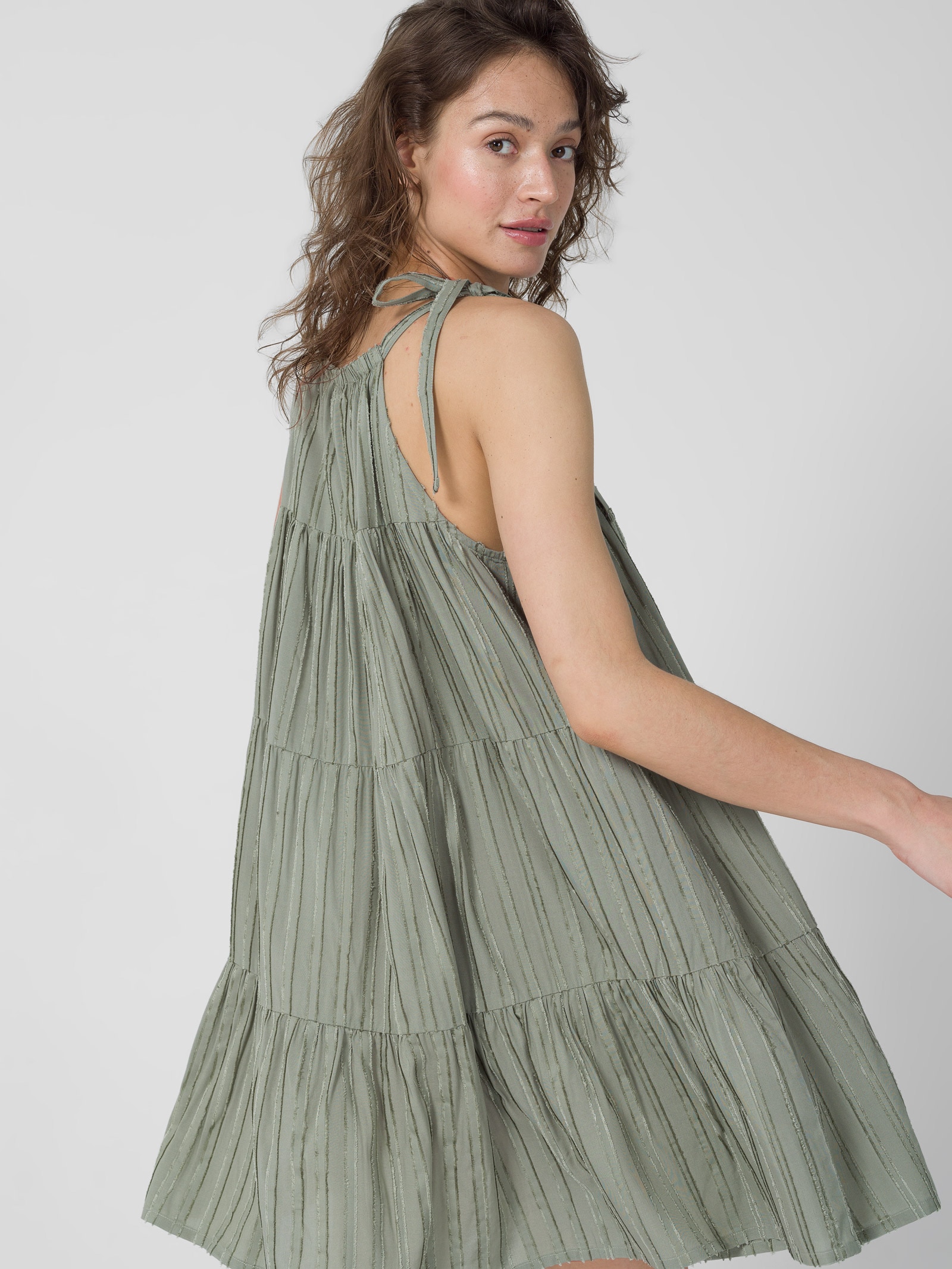 Sukienka na ramiączkach z wiskozy damska Outhorn - khaki