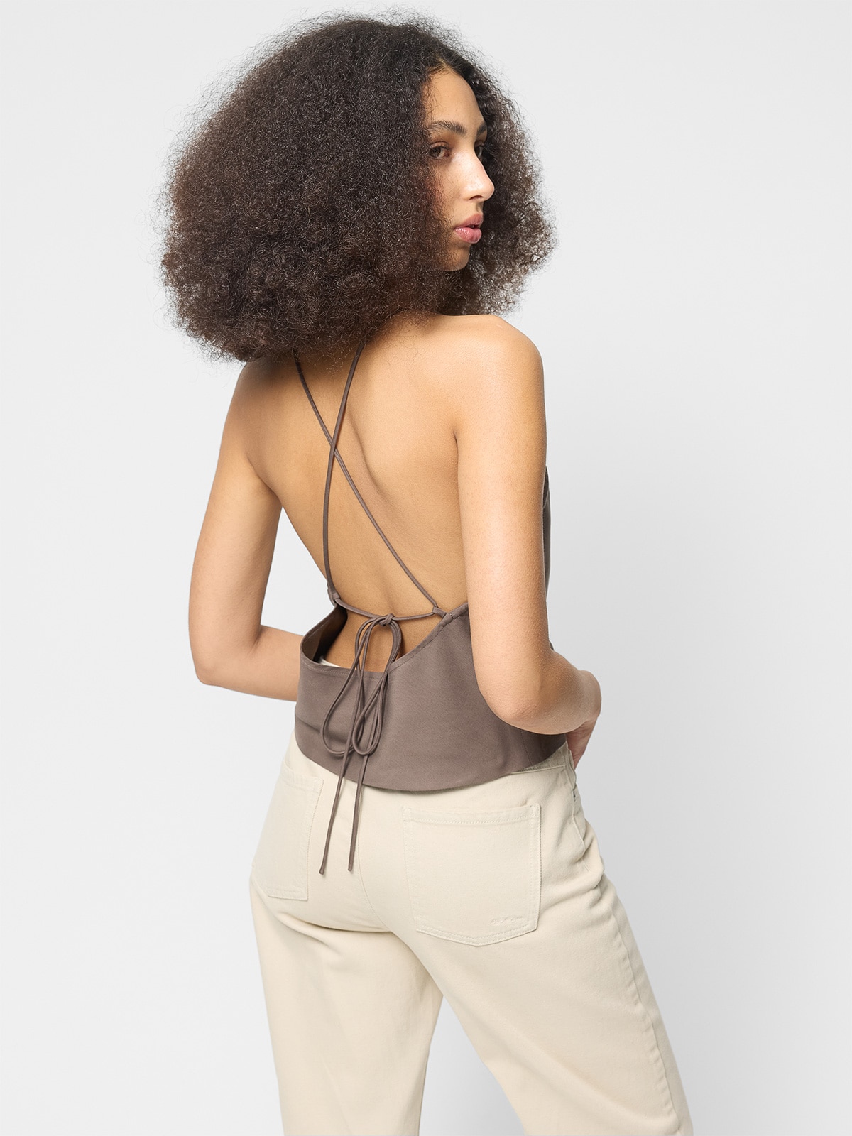 Top z odkrytymi plecami z lyocellu damski Outhorn - brązowy