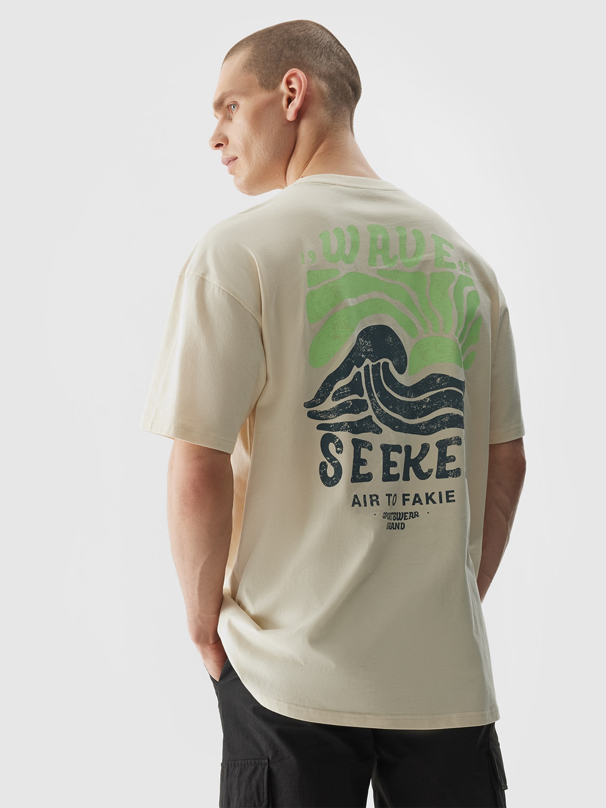T-shirt oversize z nadrukiem męski - beżowy