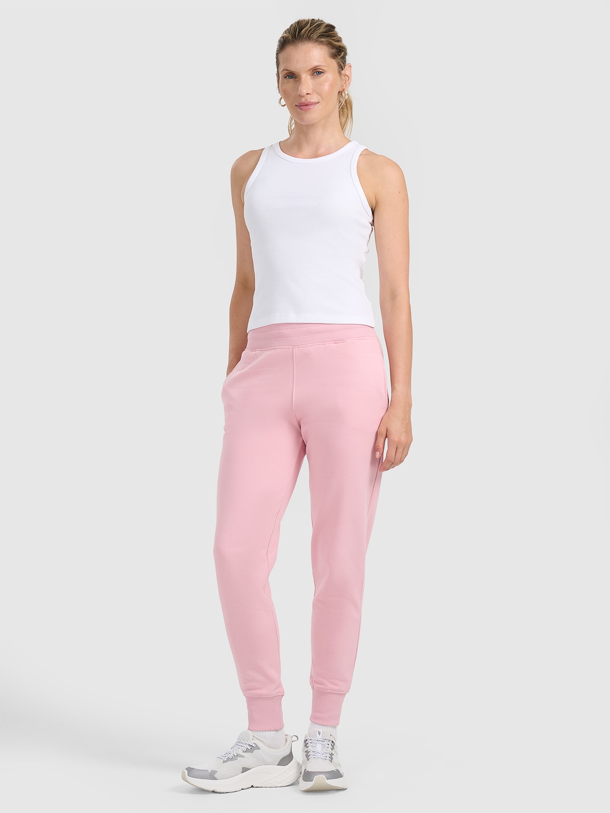 4F Spodnie dresowe joggery damskie - różowe XS