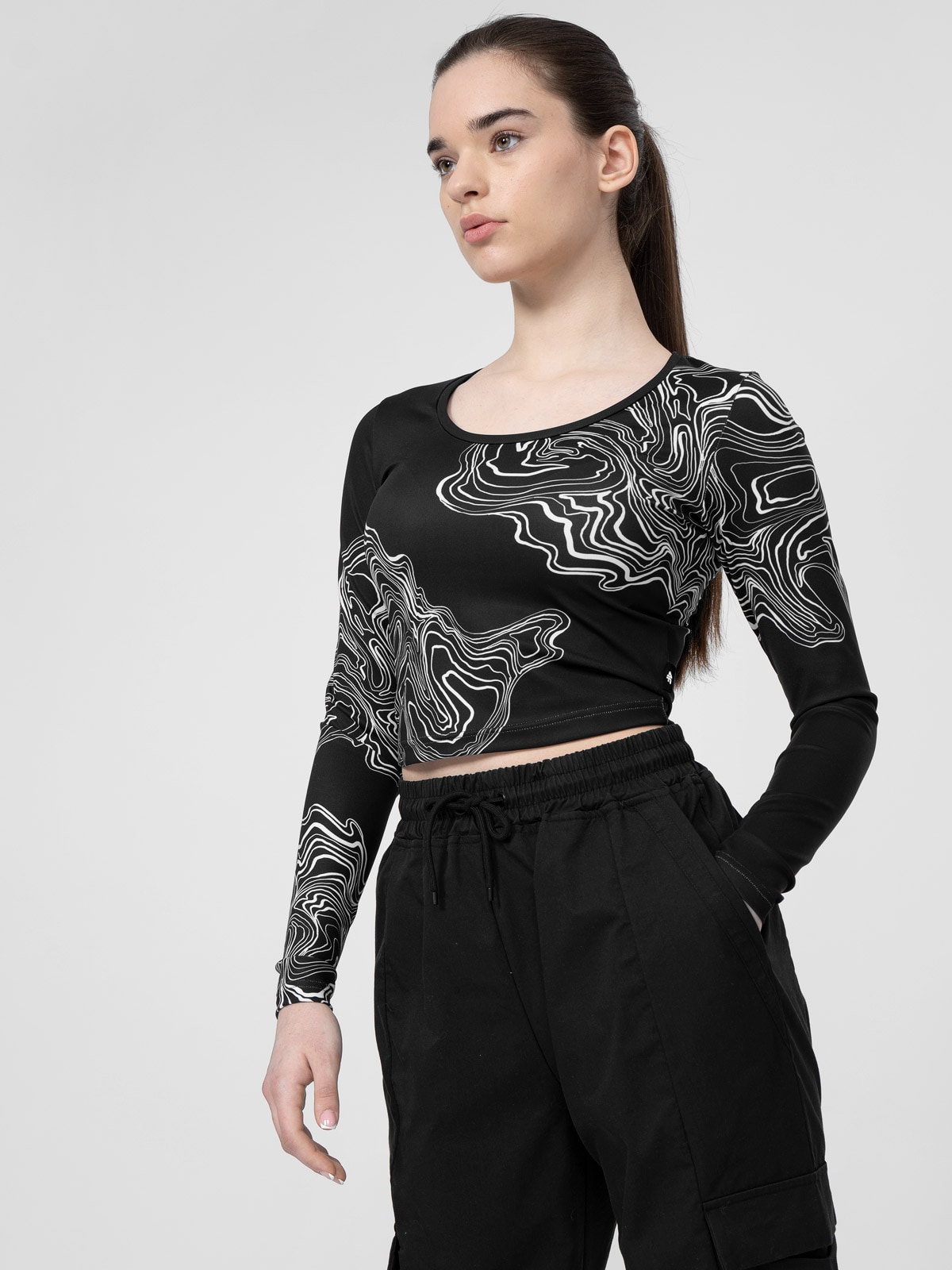Longsleeve crop-top slim z nadrukiem allover damski
