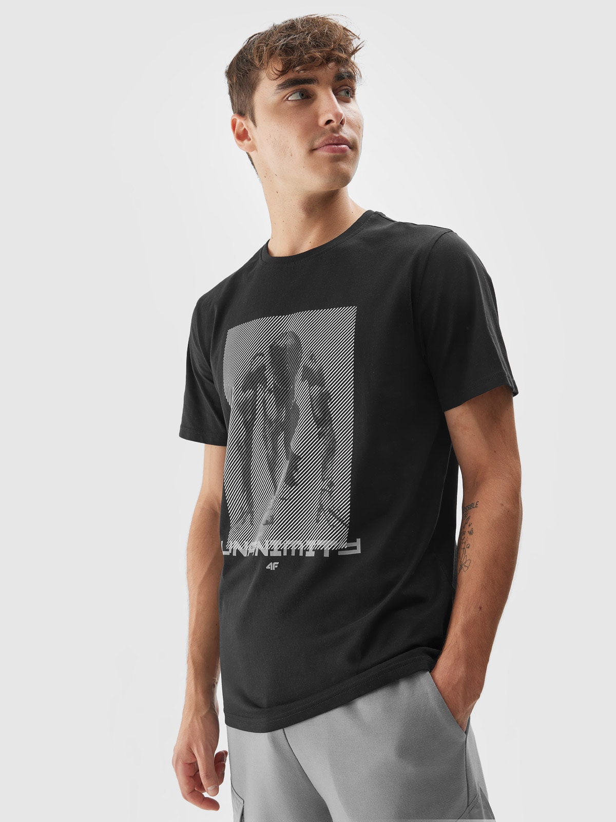 T-shirt regular z nadrukiem męski - czarny