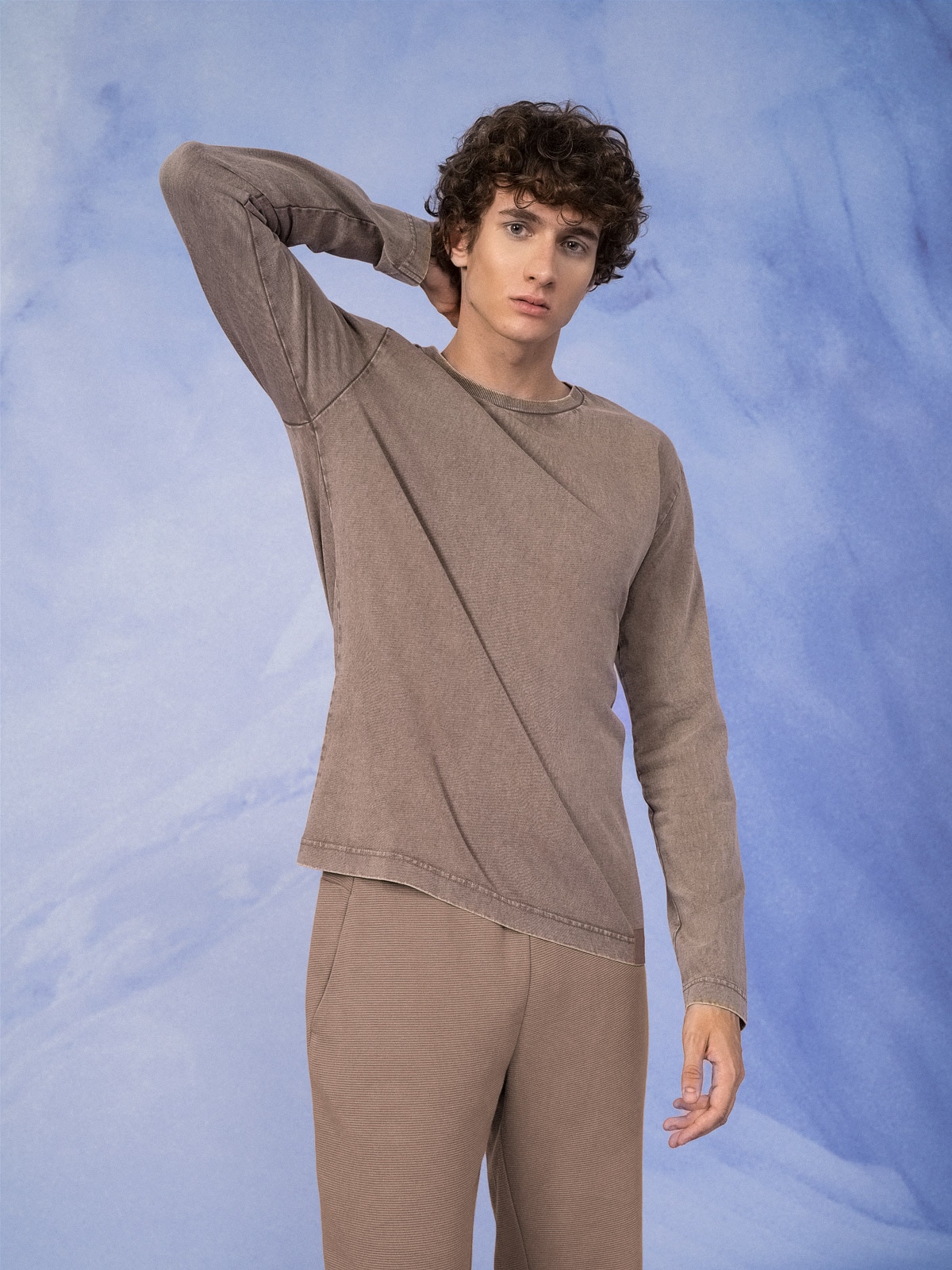 Longsleeve regular z efektem acid wash męski Outhorn - brązowy