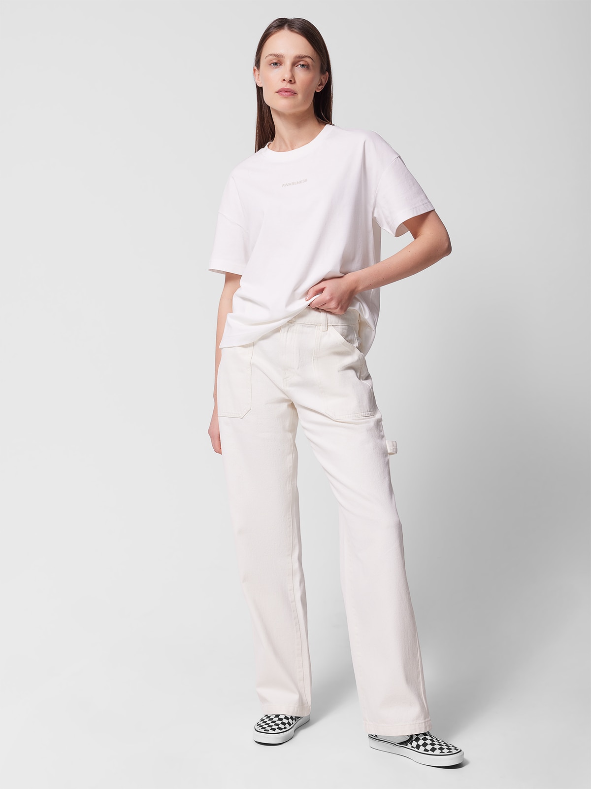 Jeansy straight z prostymi nogawkami damskie Outhorn - białe