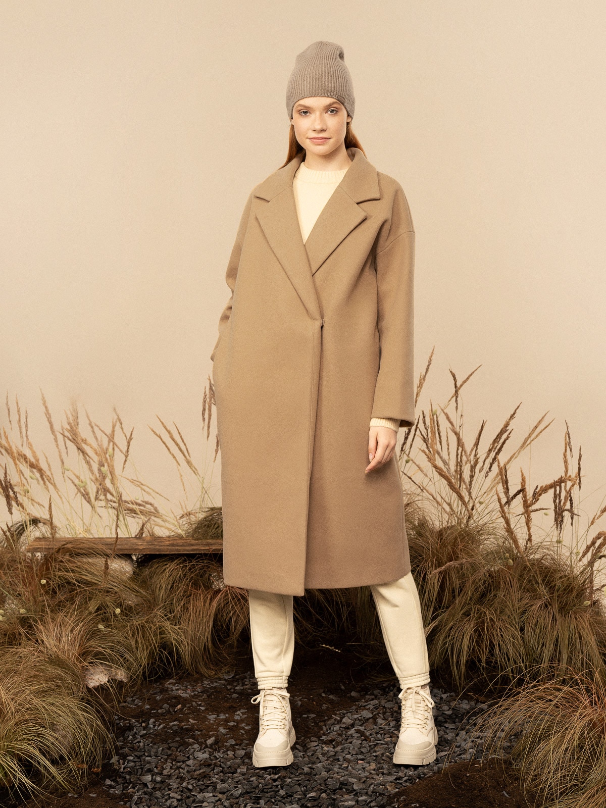 Płaszcz oversize damski Outhorn - beżowy