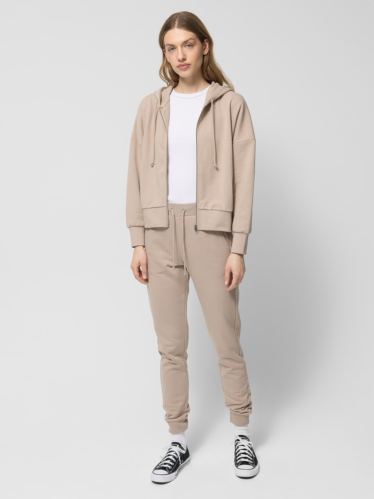 Spodnie dresowe joggery damskie Outhorn - beżowe