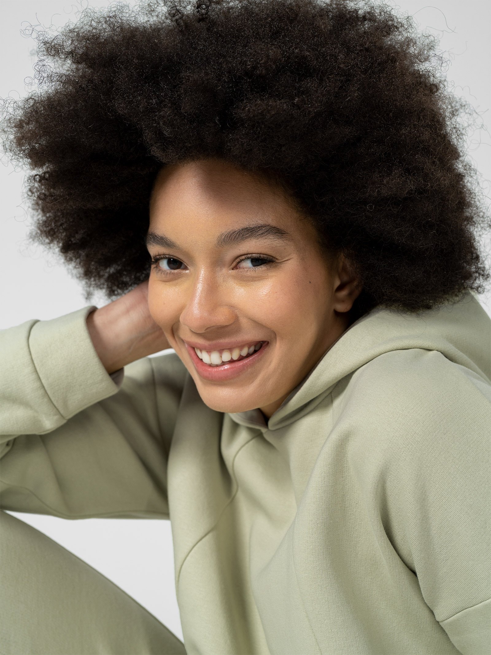 Bluza dresowa nierozpinana z kapturem damska Outhorn - zielona