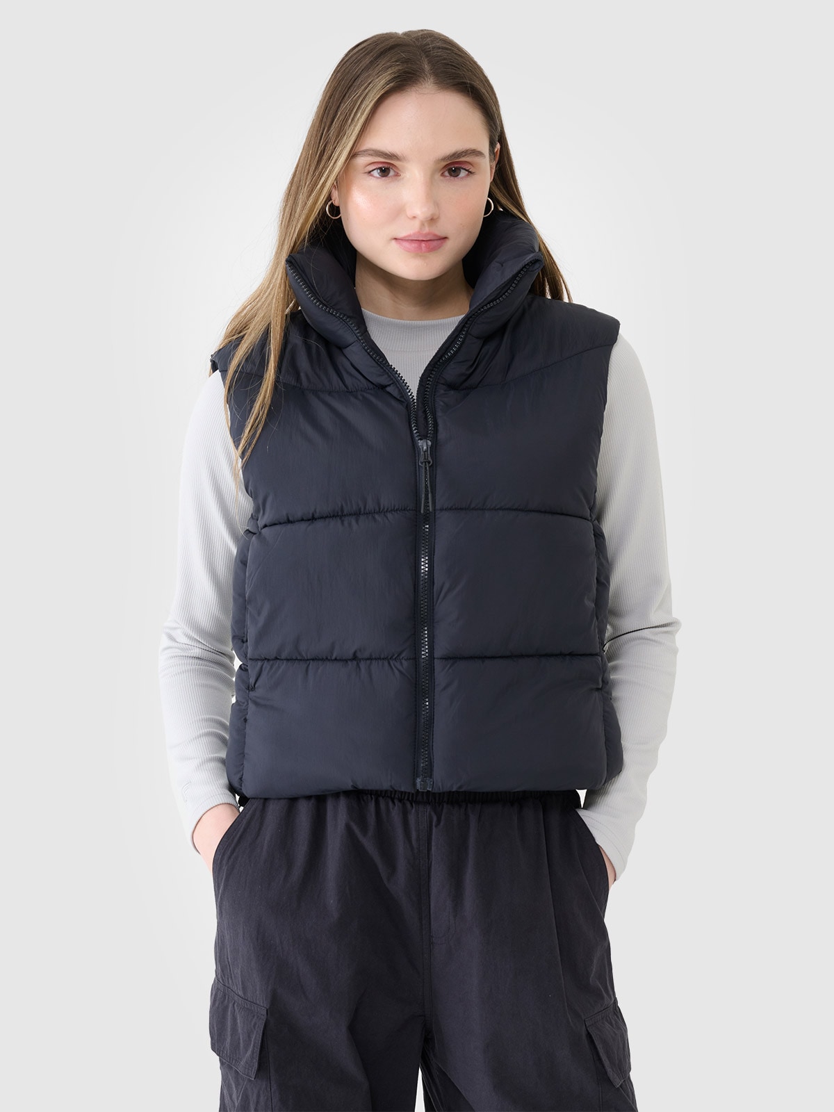 4F Bezrękawnik puchowy cropped z wypełnieniem syntetycznym damski - czarny XL