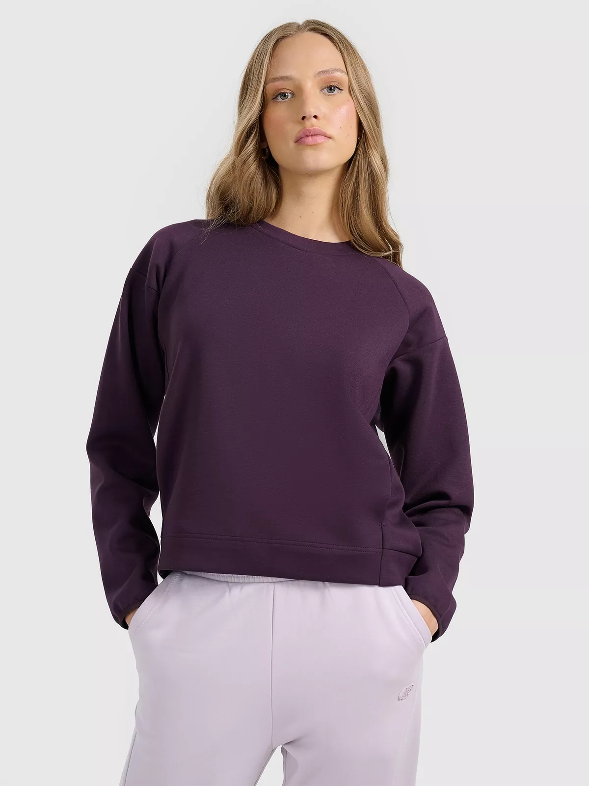 4F Bluza dresowa nierozpinana bez kaptura damska - fioletowa S