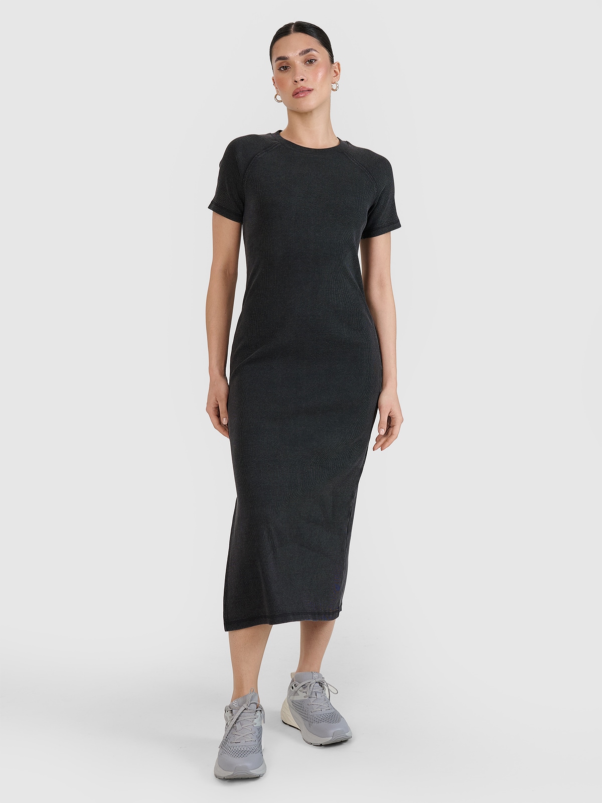 4F Sukienka midi z prążkowanej dzianiny damska - czarna XS