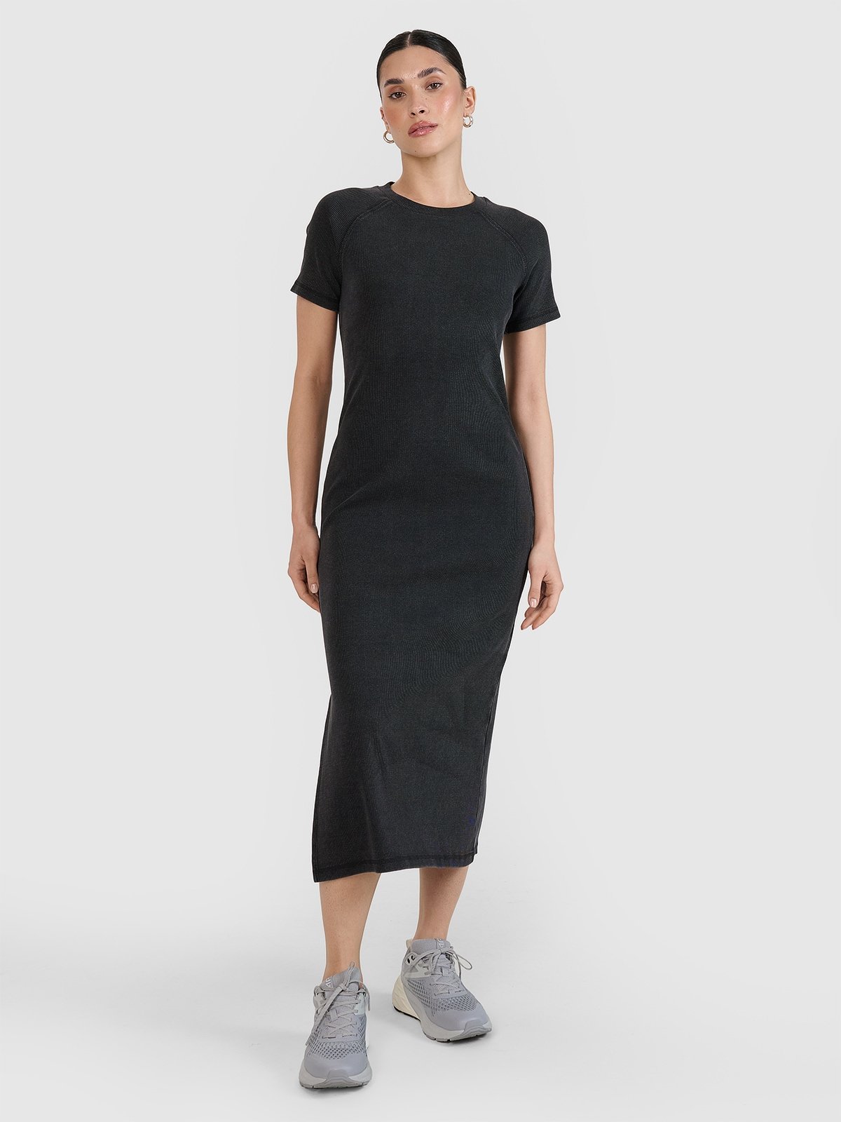 4F Sukienka midi z prążkowanej dzianiny damska - czarna XS