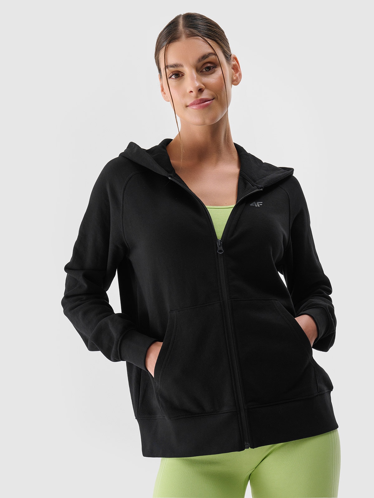 4F Bluza dresowa rozpinana z kapturem damska - czarna XS