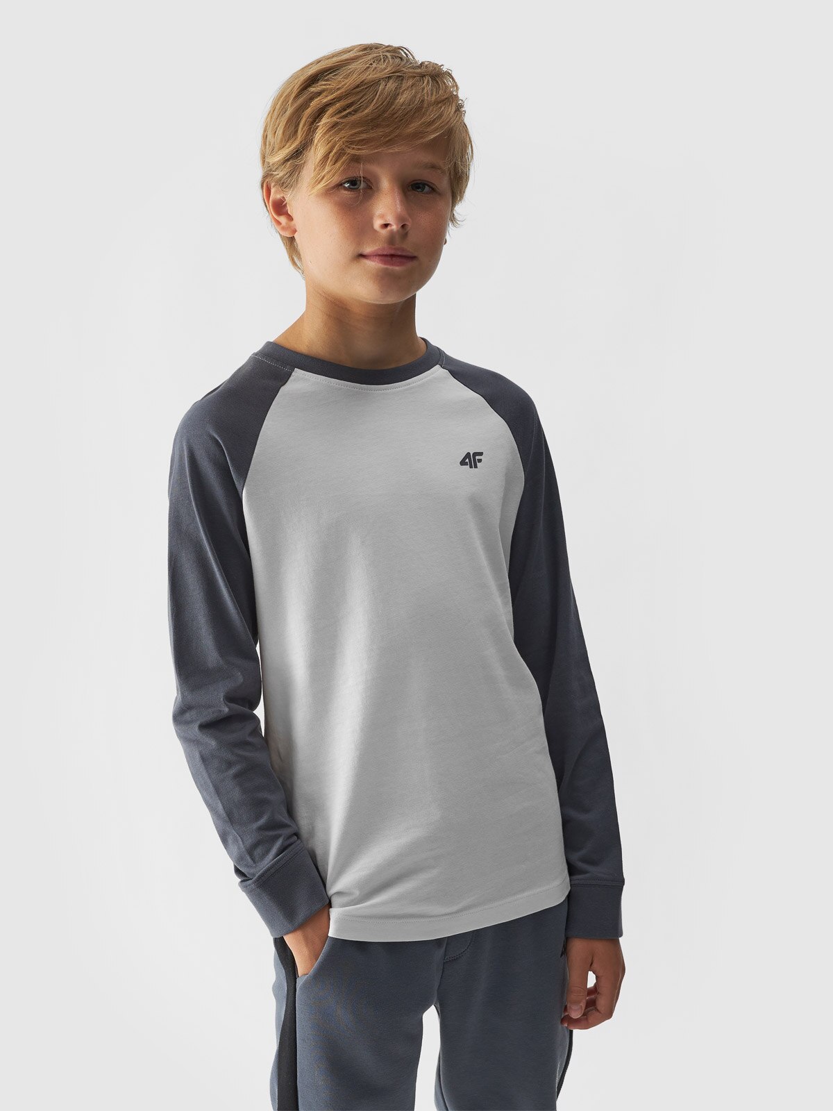 4F Longsleeve regular gładki chłopięcy - biały 140 (9-10 lat)