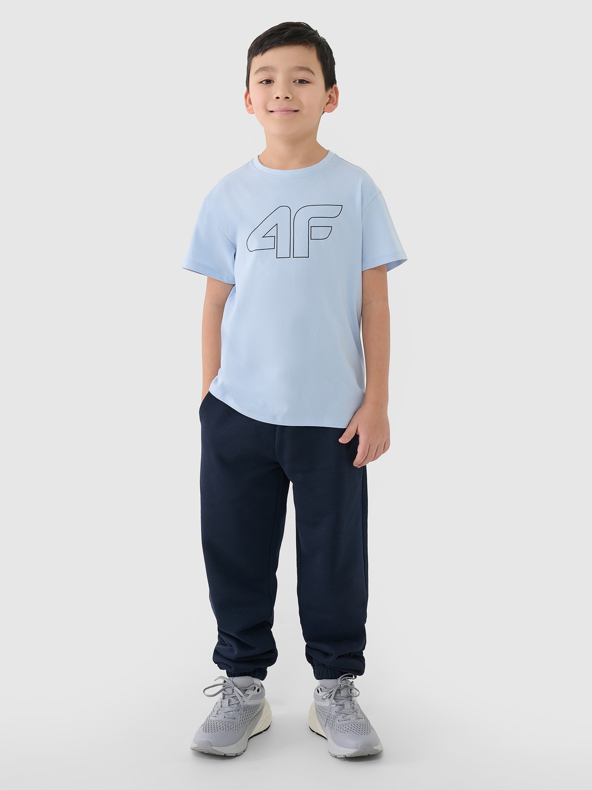 4F Spodnie dresowe joggery chłopięce - granatowe 134 (8-9 lat)