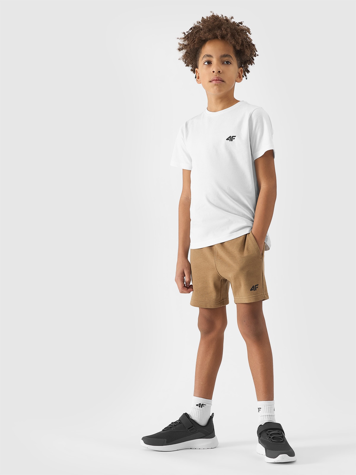 4F Spodenki dresowe chłopięce - beżowe 158 (12-13 lat)