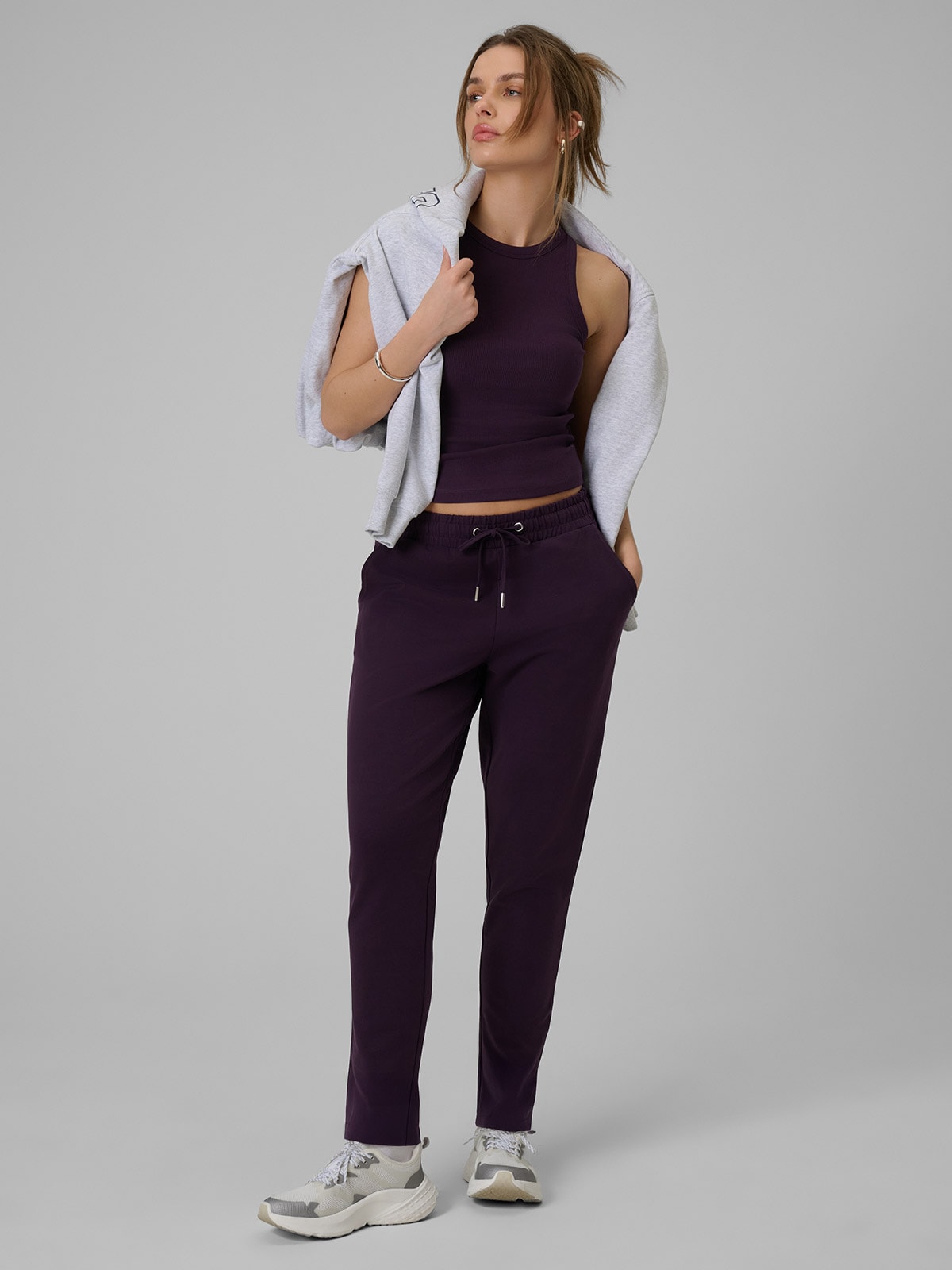 4F Spodnie dresowe damskie - fioletowe M