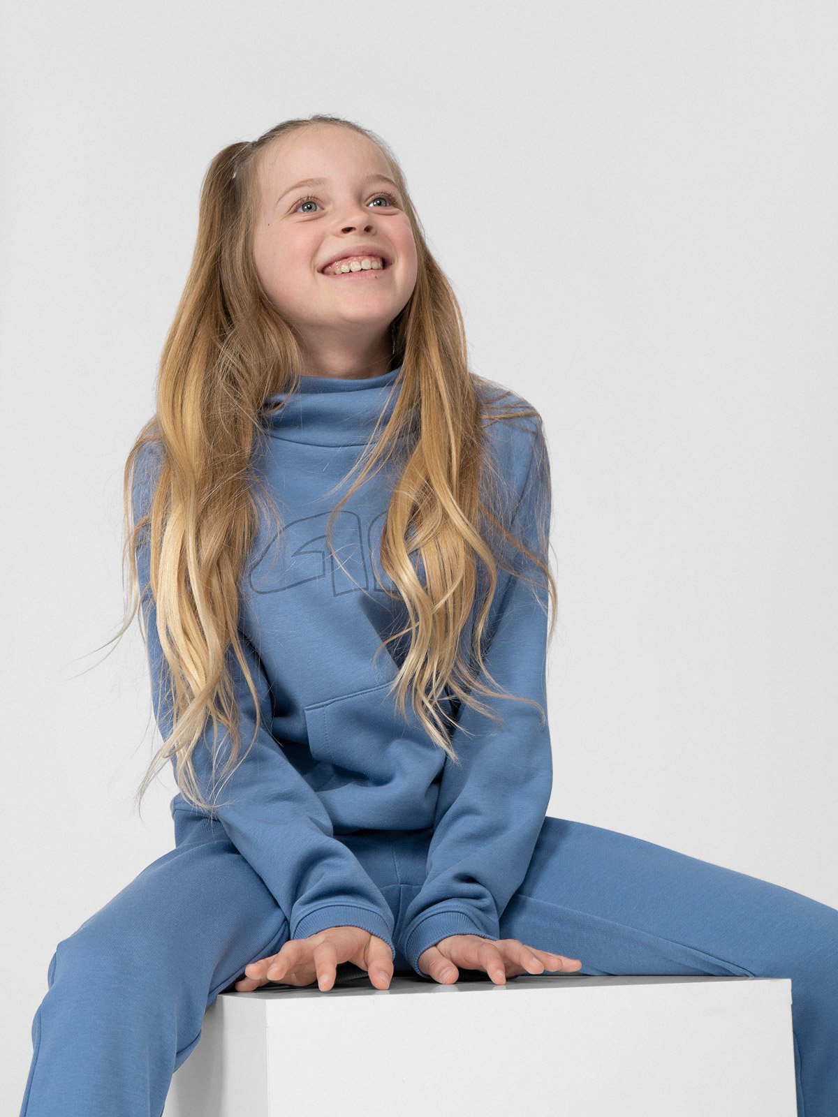 Bluza dresowa nierozpinana z kapturem dziewczęca