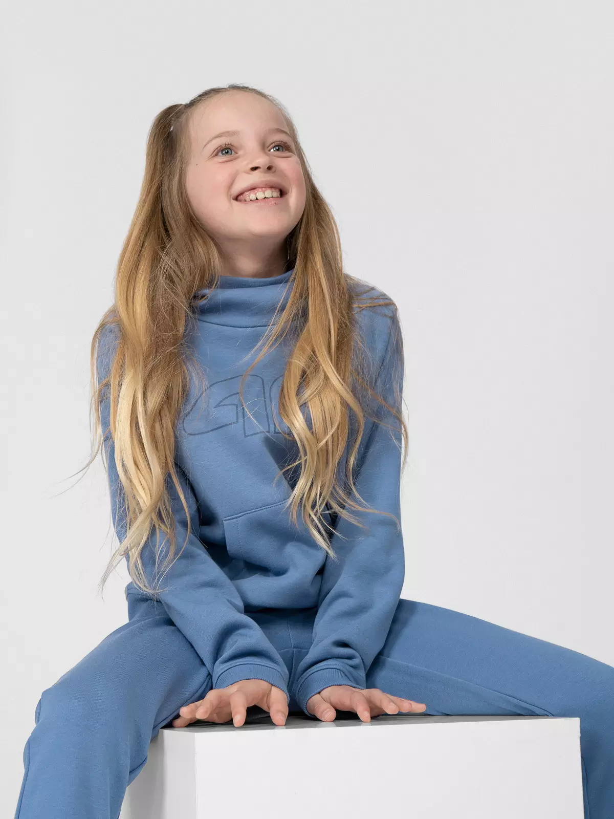 Bluza dresowa nierozpinana z kapturem dziewczęca