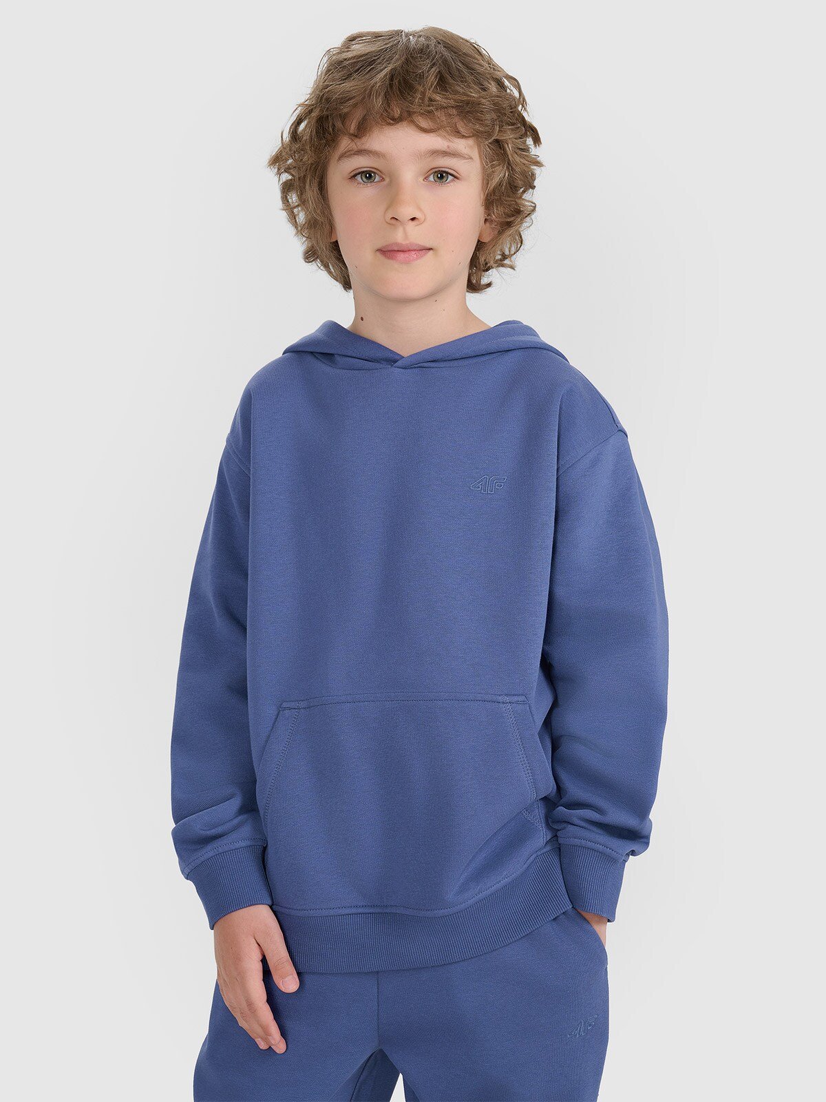 4F Bluza dresowa nierozpinana z kapturem chłopięca - niebieska 122 (6-7 lat)