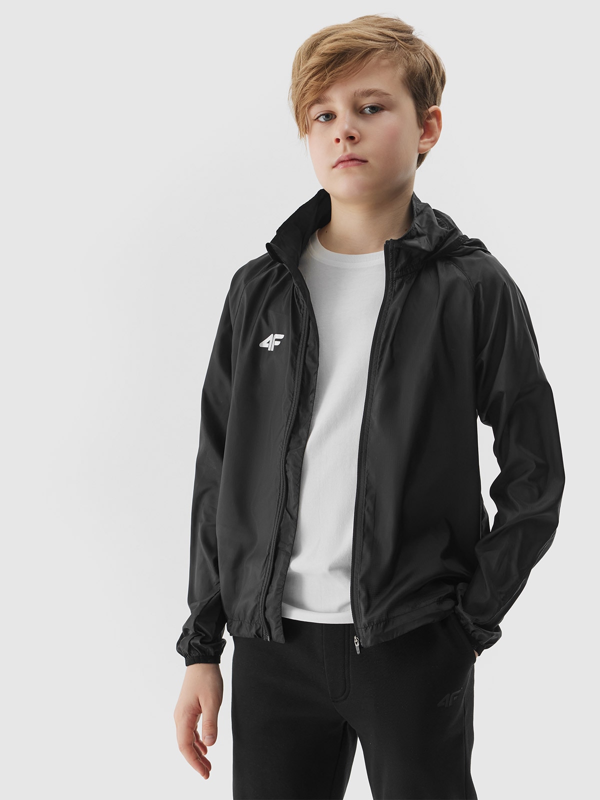 4F Kurtka przejściowa chłopięca - głęboka czerń 158/164 (12-14 lat)