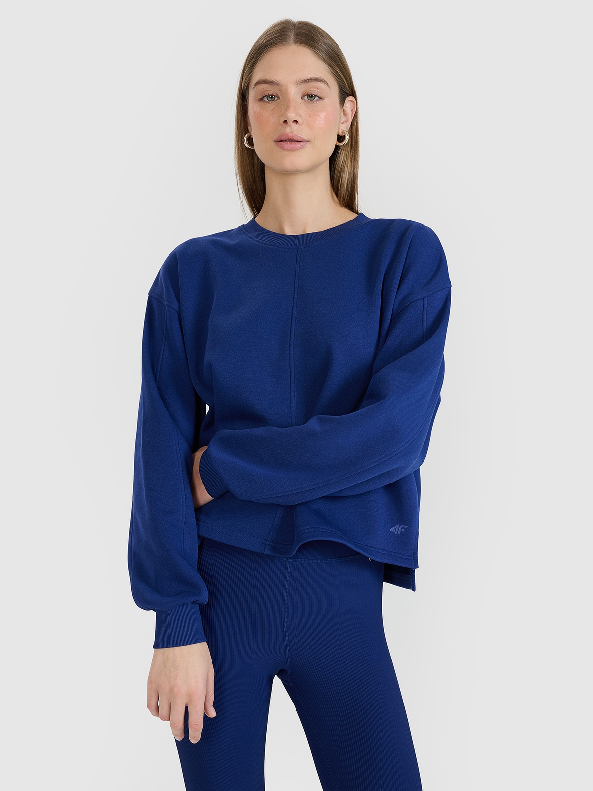 4F Bluza dresowa oversize nierozpinana bez kaptura damska - granatowa S