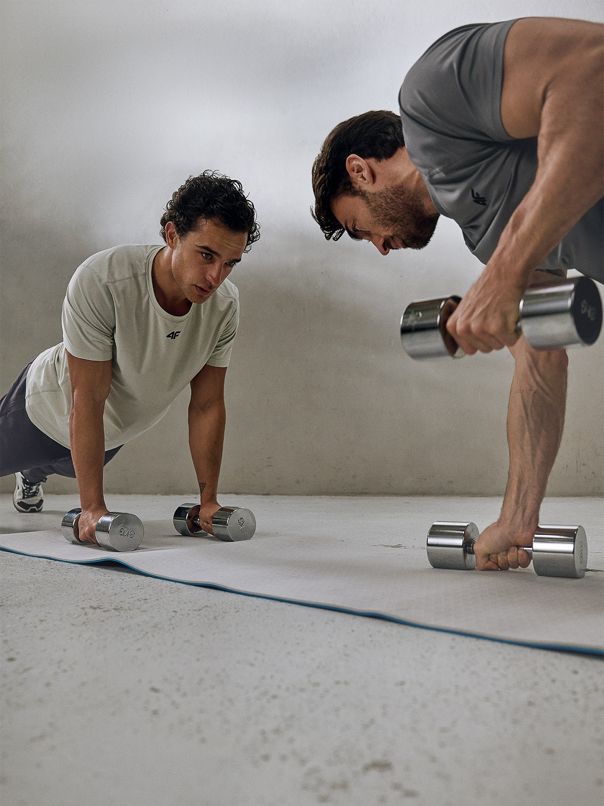 4F Koszulka treningowa regular szybkoschnąca męska - biała M