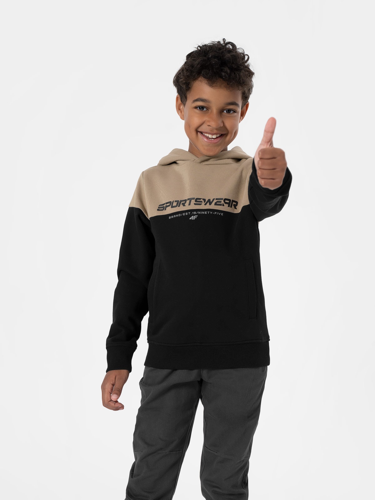 Bluza dresowa nierozpinana z kapturem chłopięca