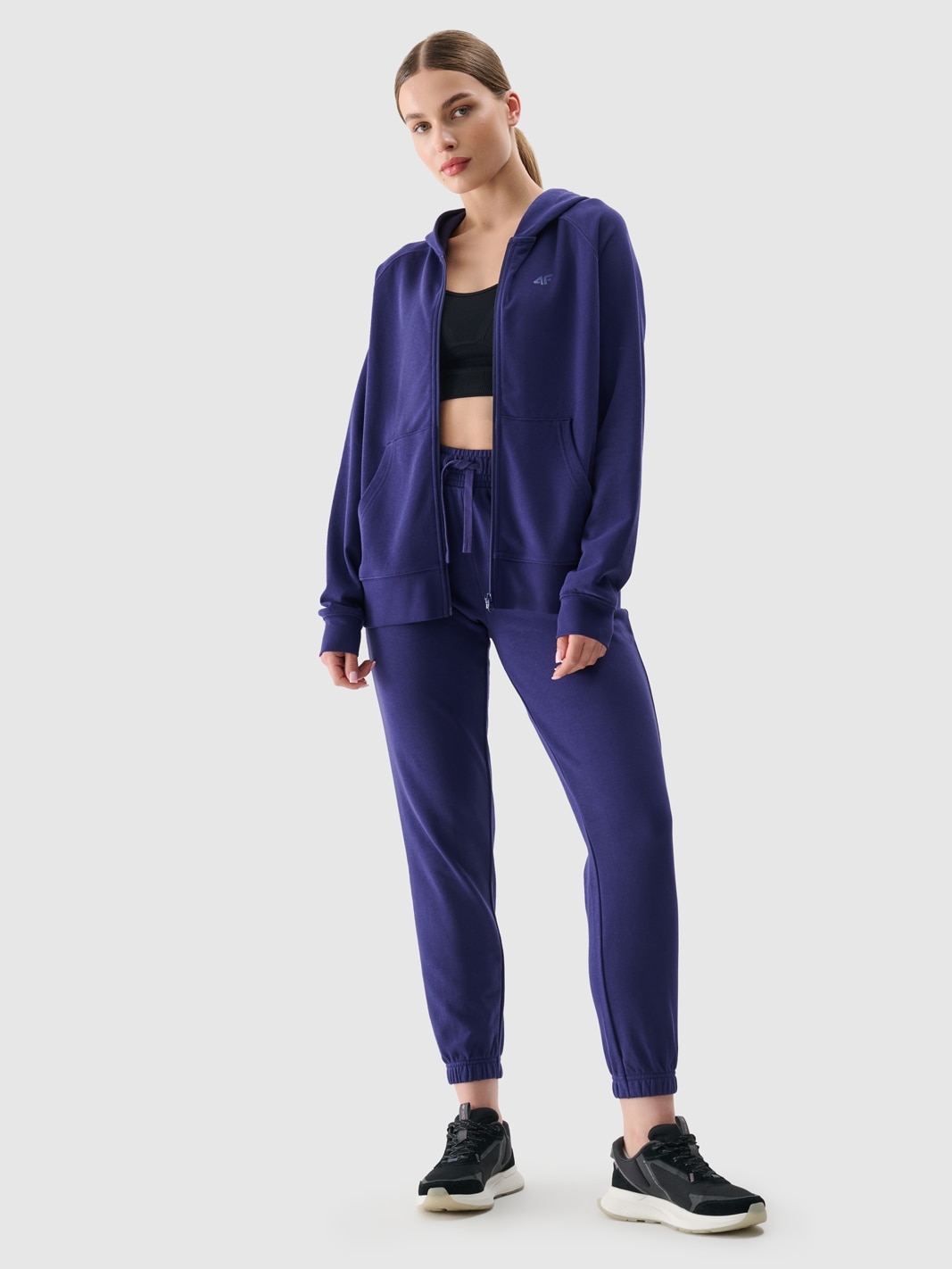 4F Spodnie dresowe joggery damskie - granatowe S