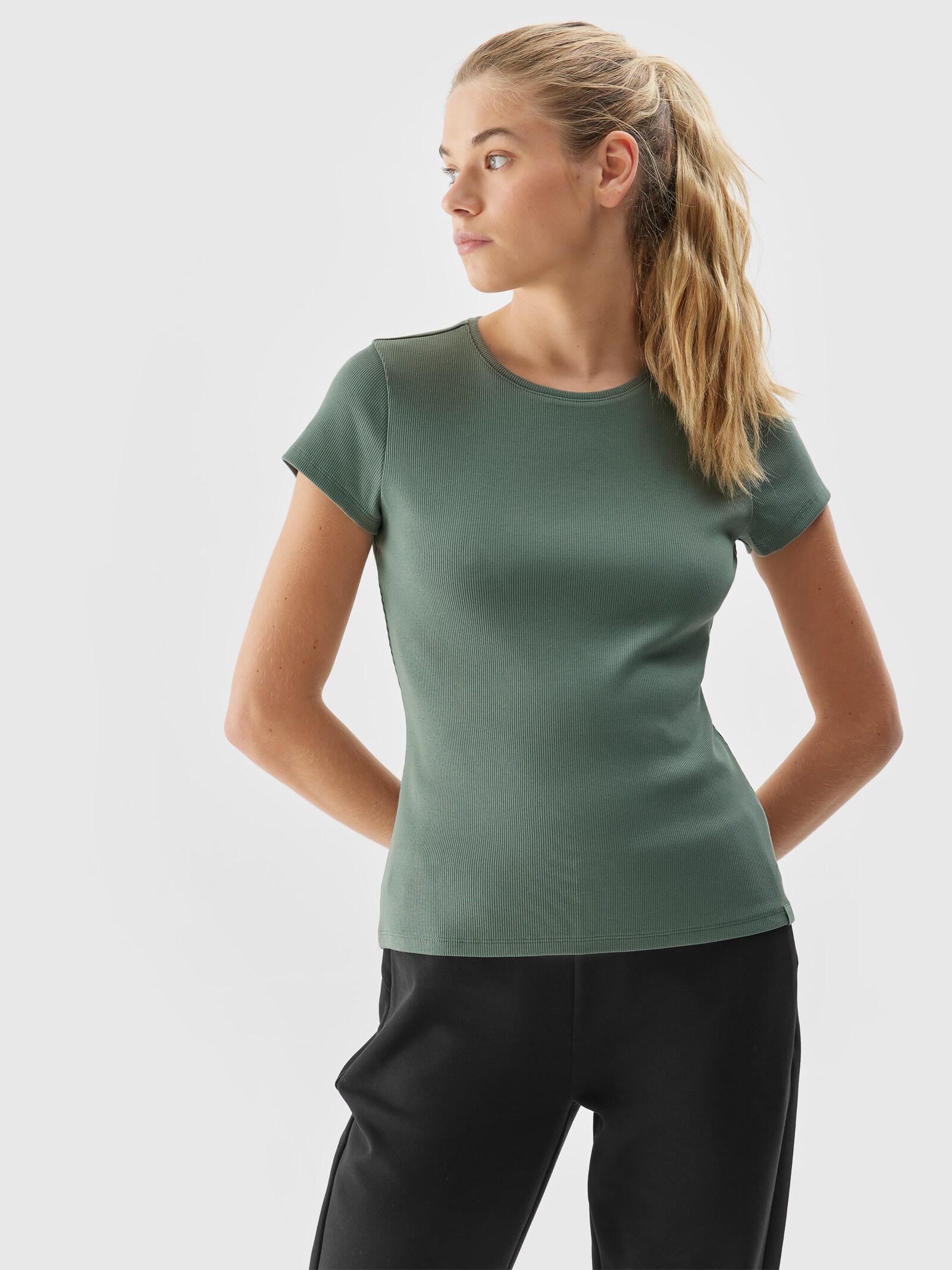 T-shirt slim z bawełną organiczną damski