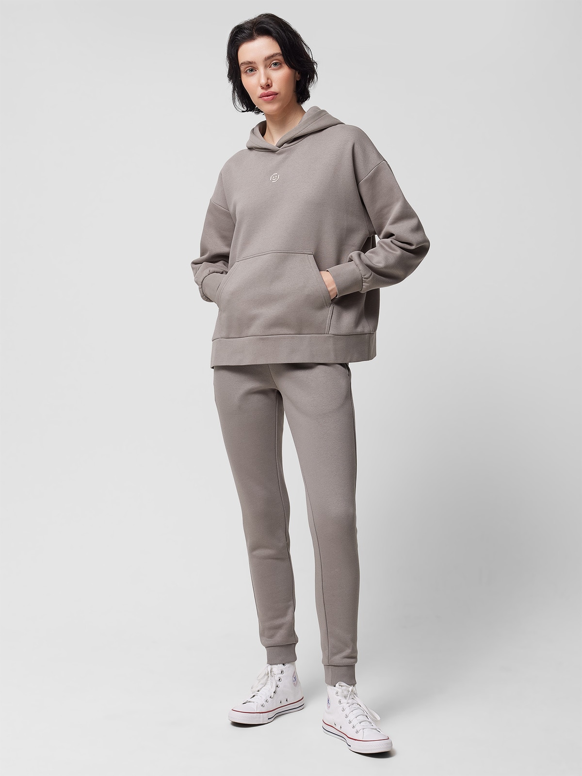 Spodnie dresowe joggery damskie Outhorn - szare