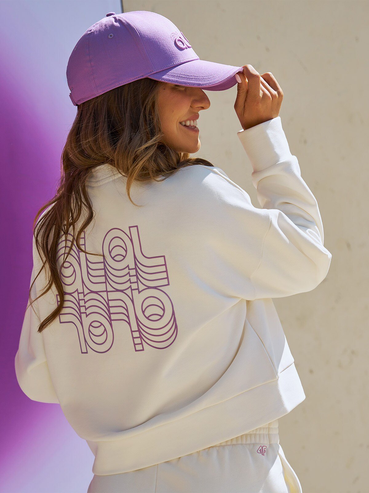 Bluza dresowa z bawełną organiczną damska 4F x Anna Lewandowska