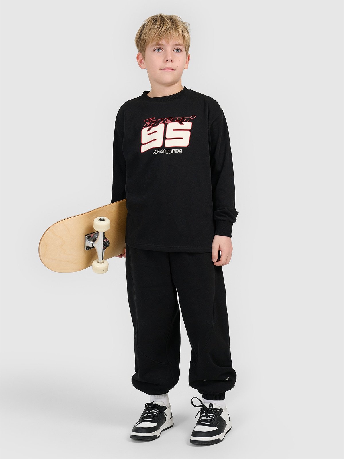 4F Bluza dresowa loose bez kaptura chłopięca - czarna 134/140 (8-10 lat)