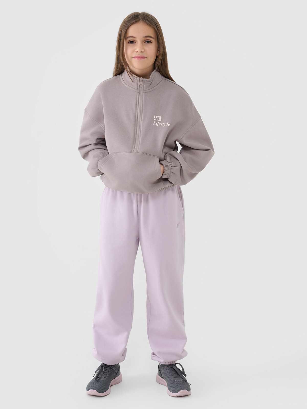 4F Spodnie dresowe joggery dziewczęce - fioletowe 146 (10-11 lat)