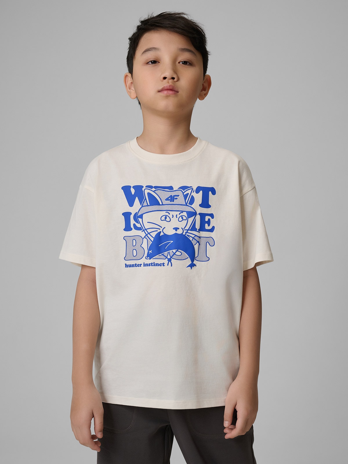 4F T-shirt loose z nadrukiem chłopięcy - biały 134 (8-9 lat)