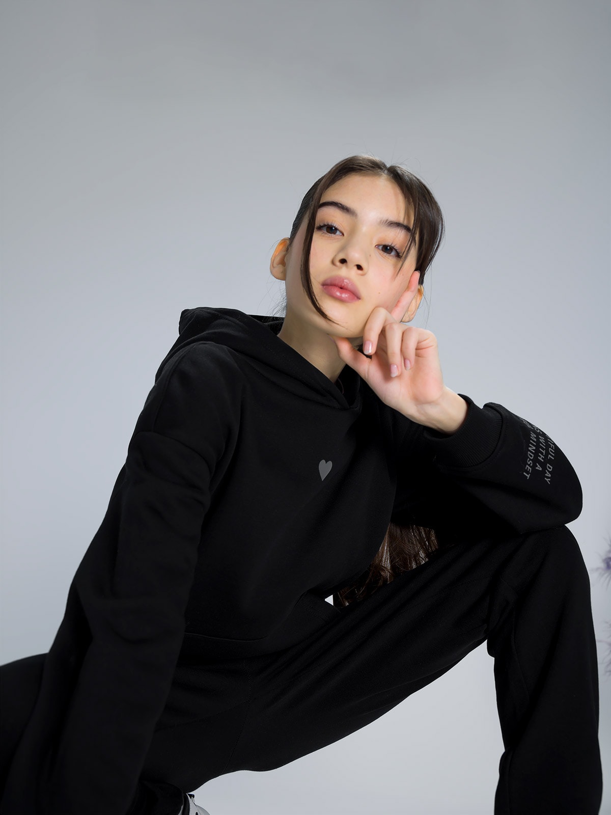 Bluza dresowa nierozpinana z kapturem dziewczęca