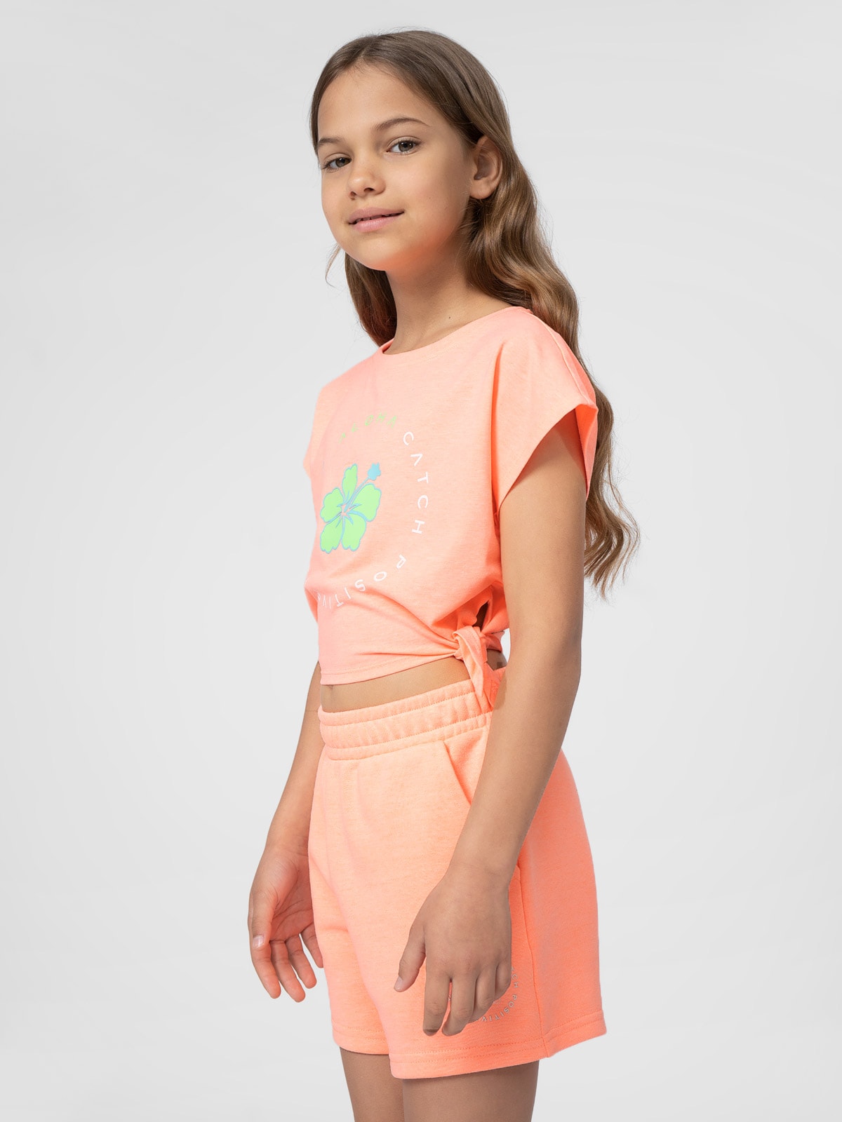 T-shirt z nadrukiem i wiązaniem po bokach dziewczęcy