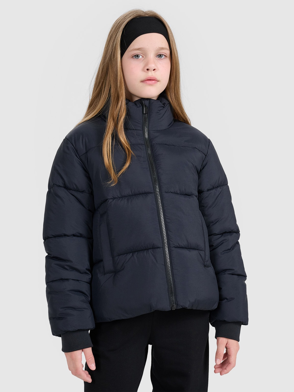 4F Kurtka puchowa z wypełnieniem syntetycznym dziewczęca - czarna 134 (8-9 lat)
