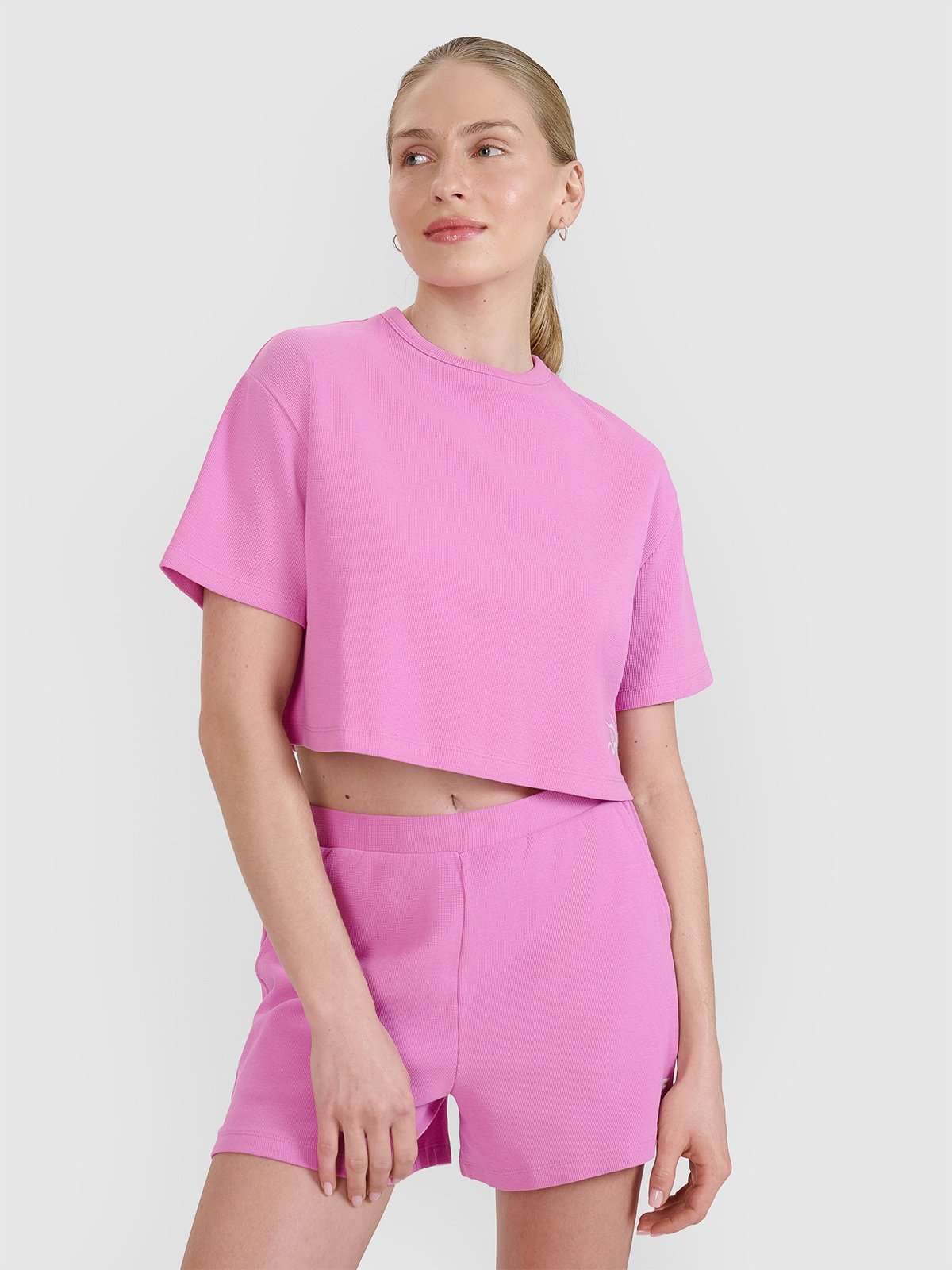 4F T-shirt crop top z waflowej dzianiny damski - różowy M