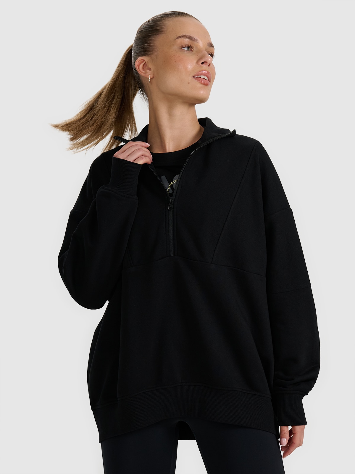 4F Bluza dresowa nierozpinana bez kaptura damska - czarna S