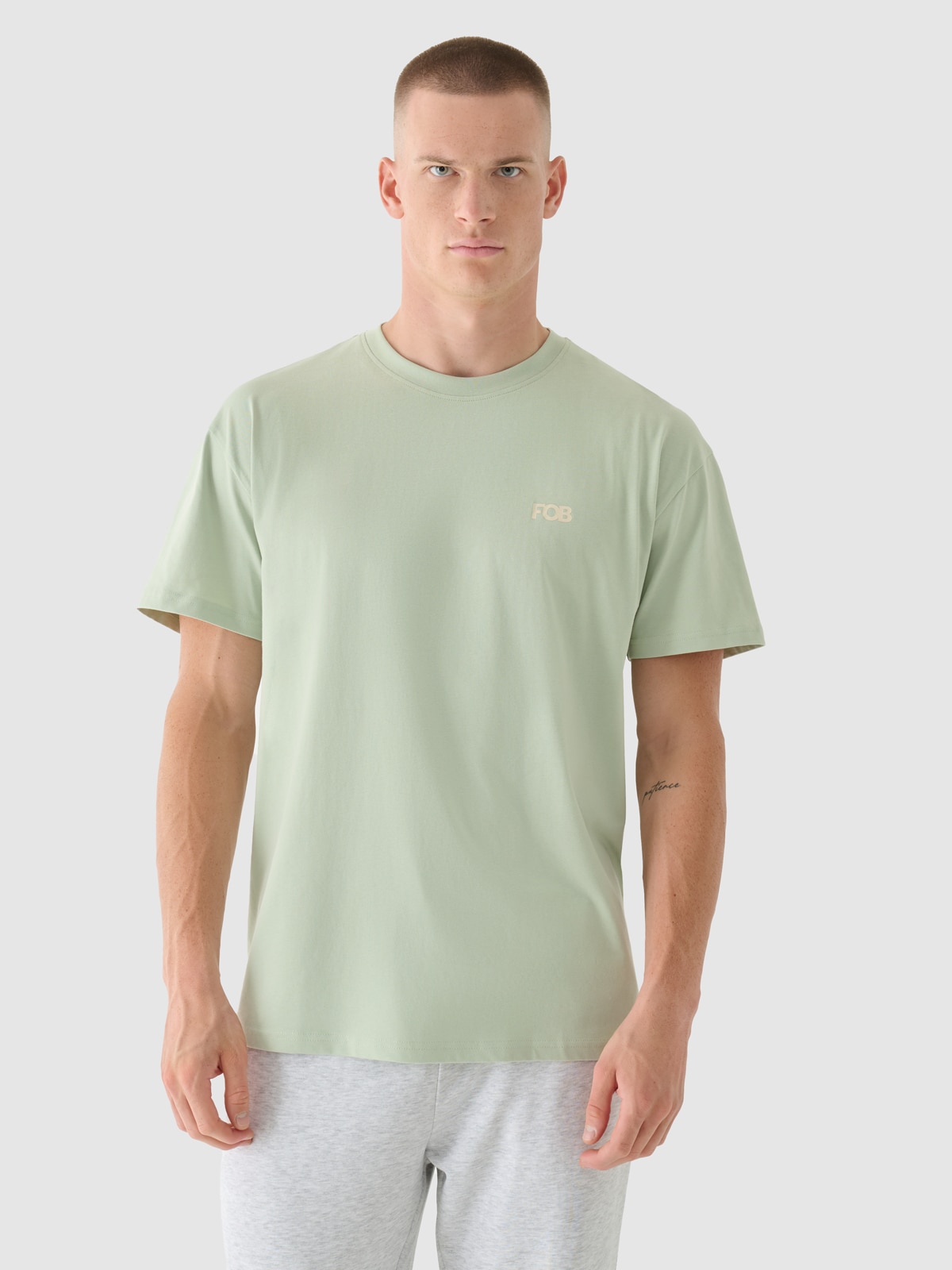 4F T-shirt oversize z nadrukiem męski - oliwkowy S