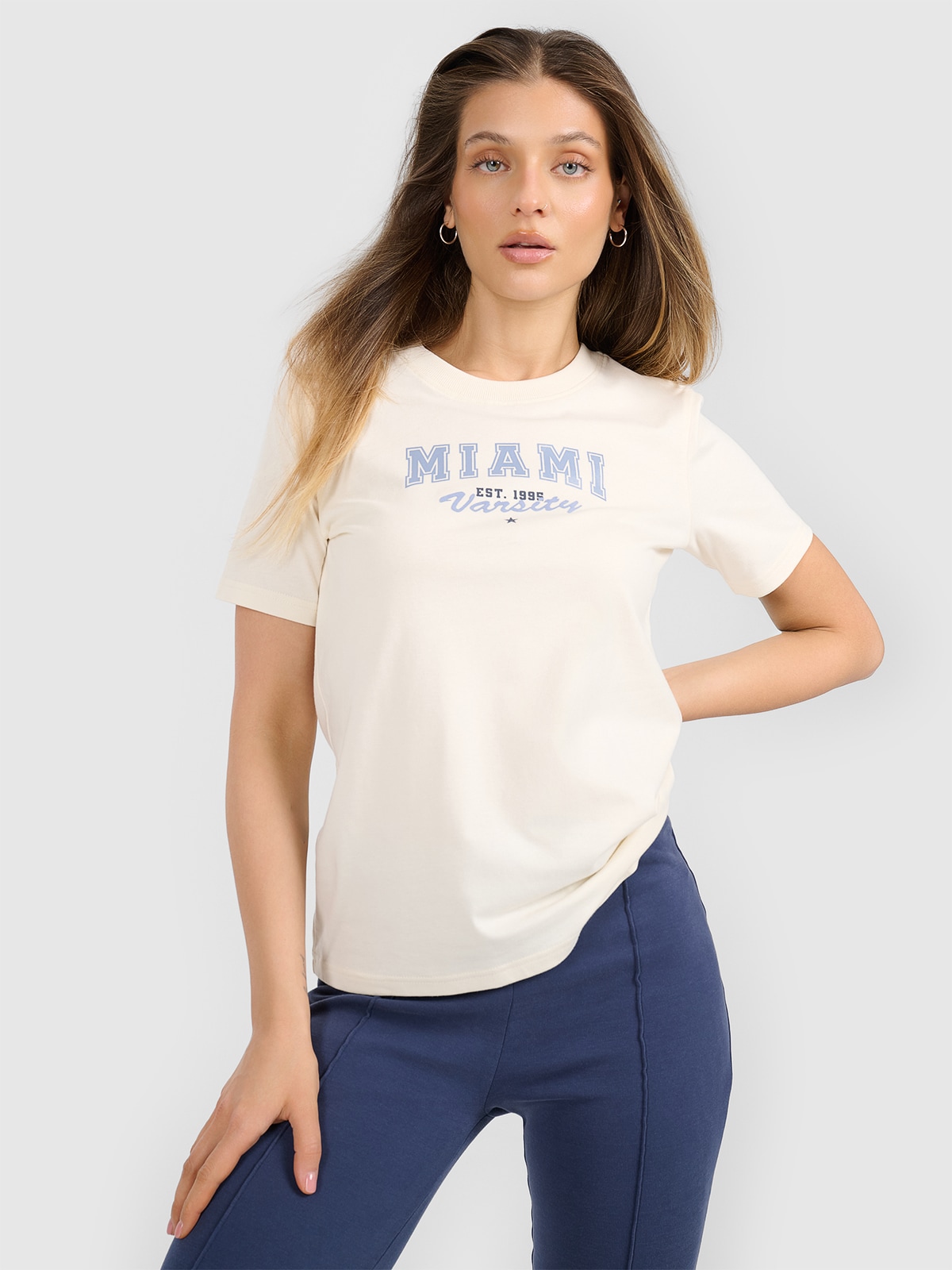 4F T-shirt regular z nadrukiem damski - beżowy M