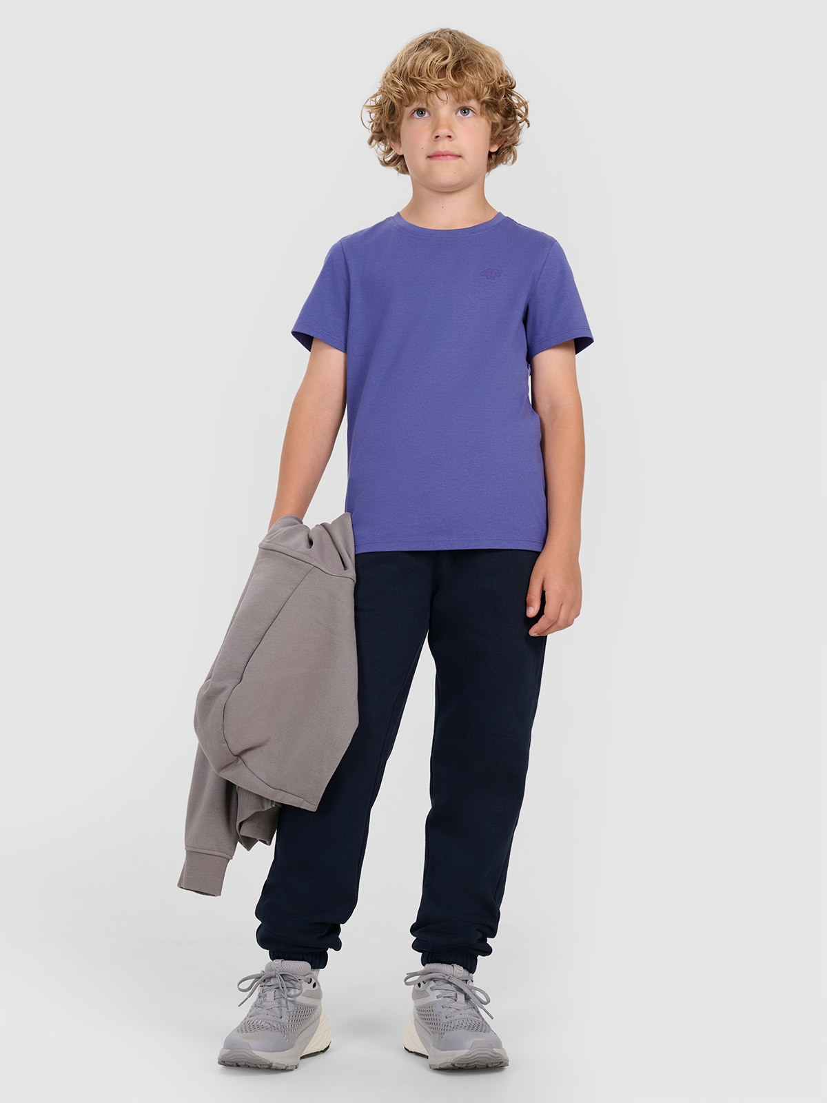 4F Spodnie dresowe joggery chłopięce - granatowe 122 (6-7 lat)