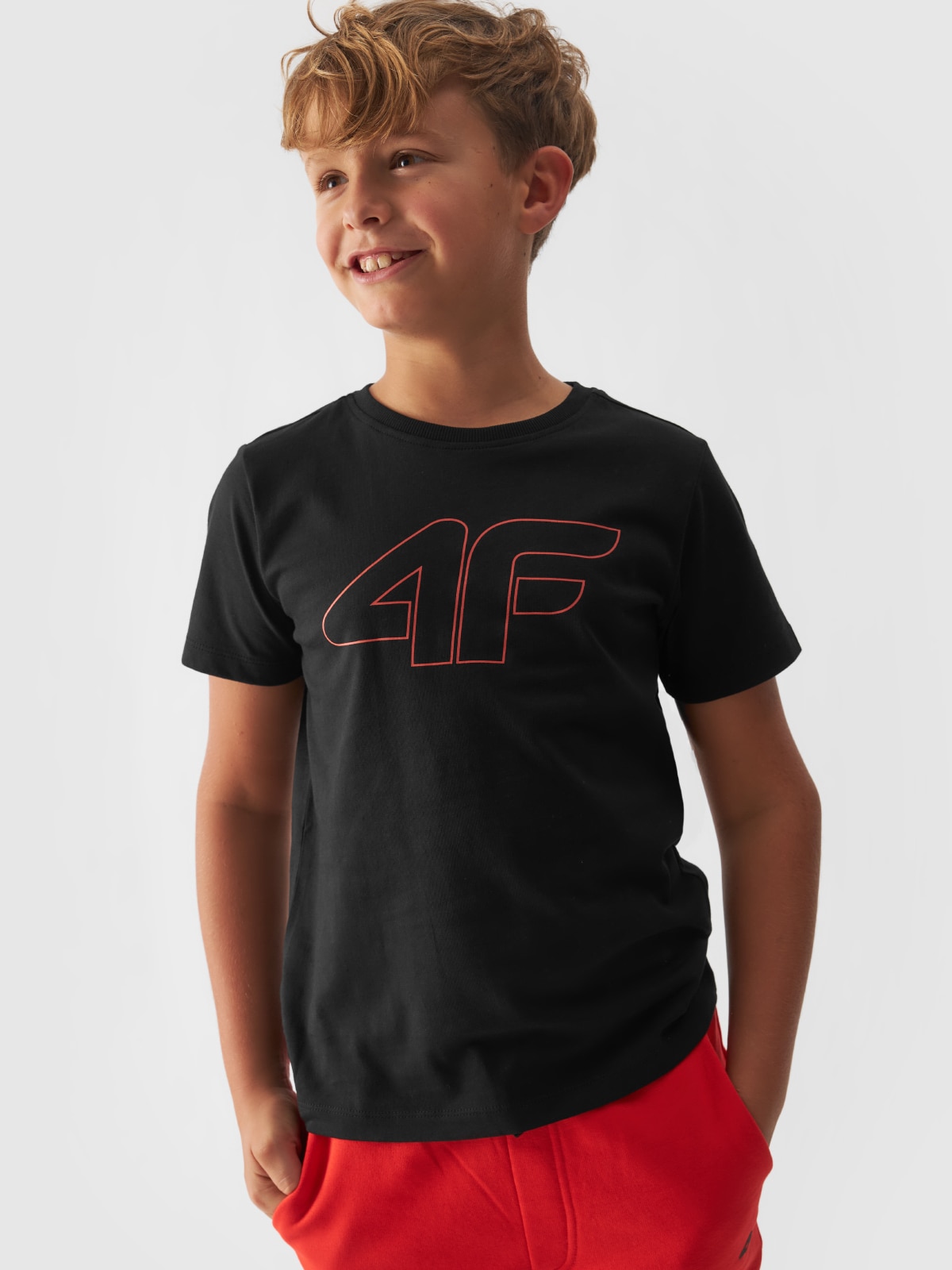 4F T-shirt z nadrukiem chłopięcy - czarny 122 (6-7 lat)