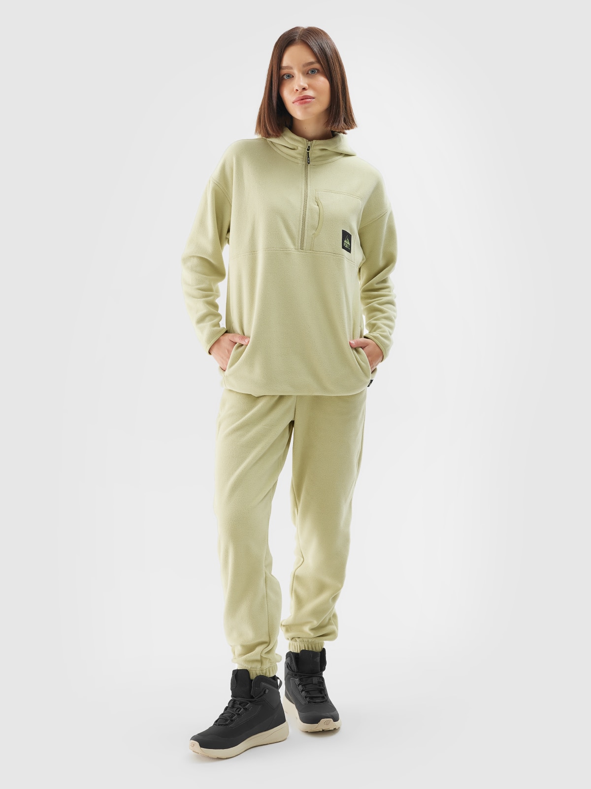 4F Spodnie dresowe polarowe damskie - khaki M